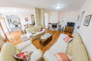 Дома для отпуска Villa Lidija Будва Дом с 3 спальнями и террасой-16